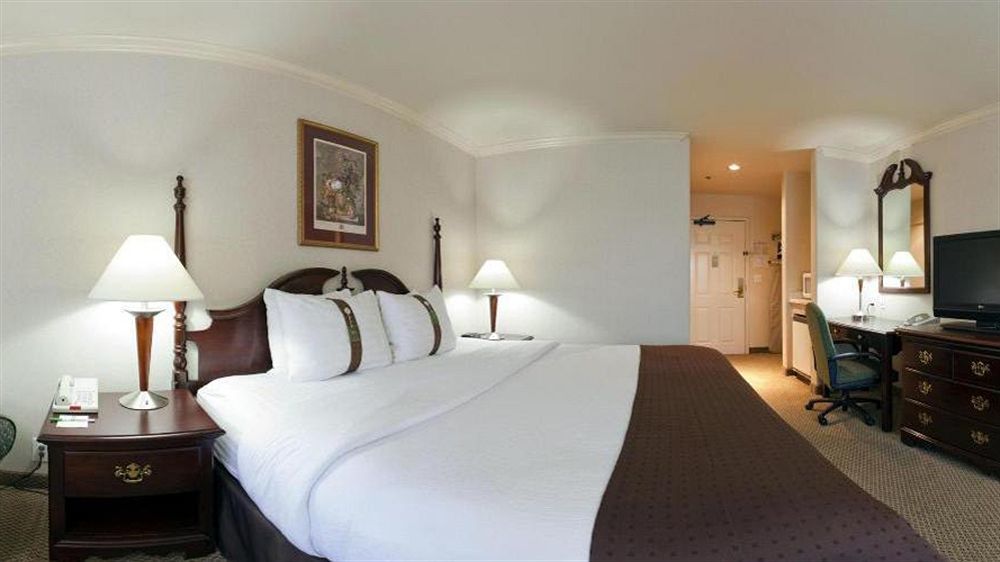 Holiday Inn Selma - Swancourt Exterior photo