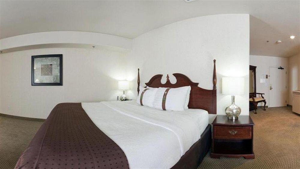 Holiday Inn Selma - Swancourt Exterior photo