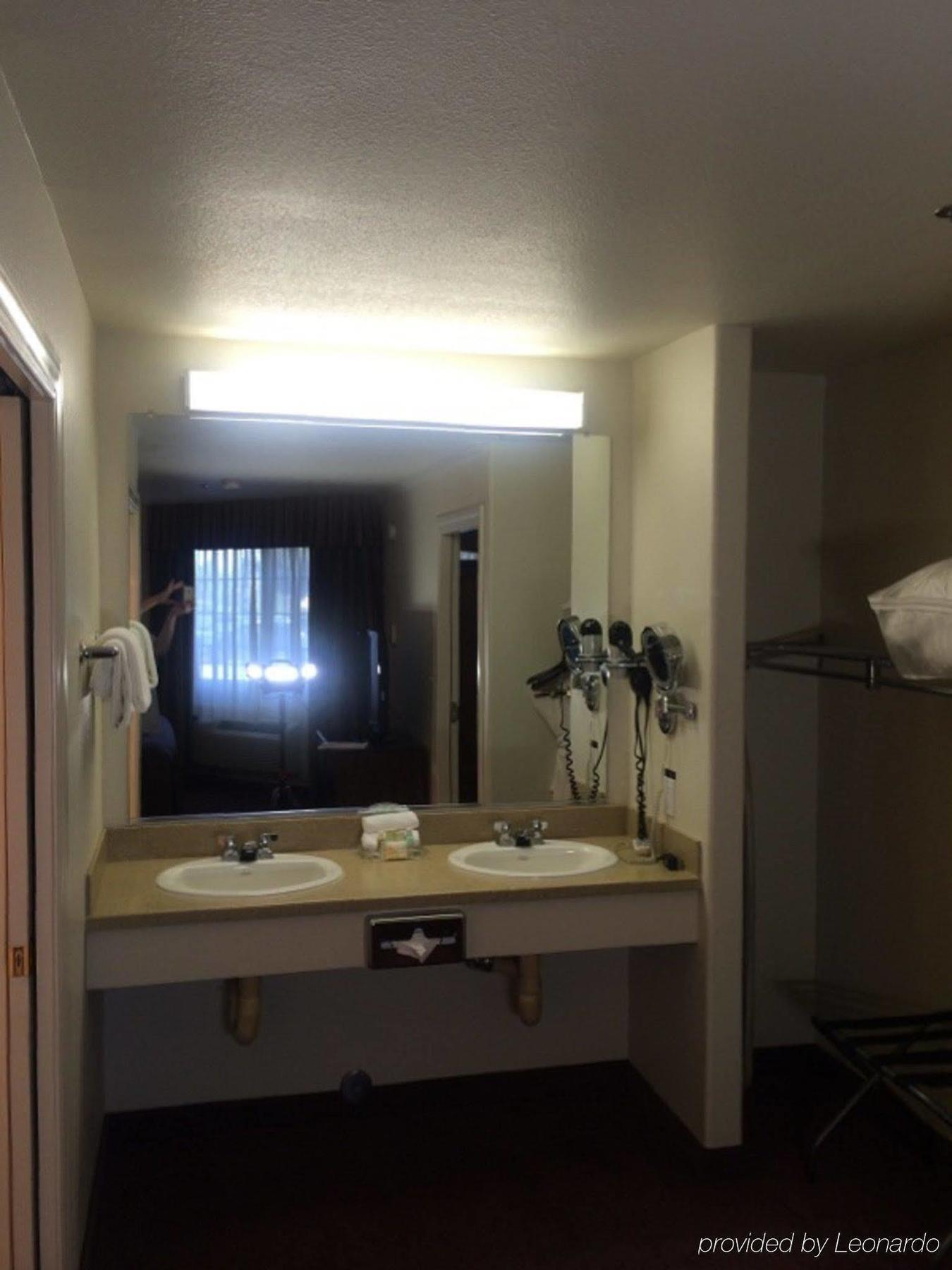 Holiday Inn Selma - Swancourt Exterior photo